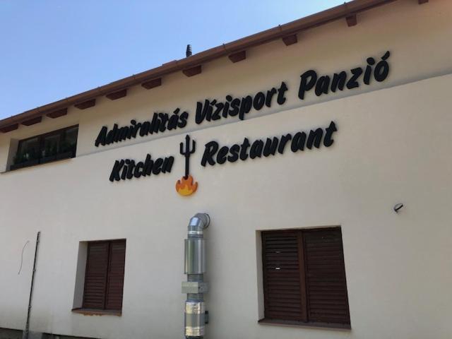 Admiralitás Kitchen&Restaurant Panzió Leányfalu Kültér fotó